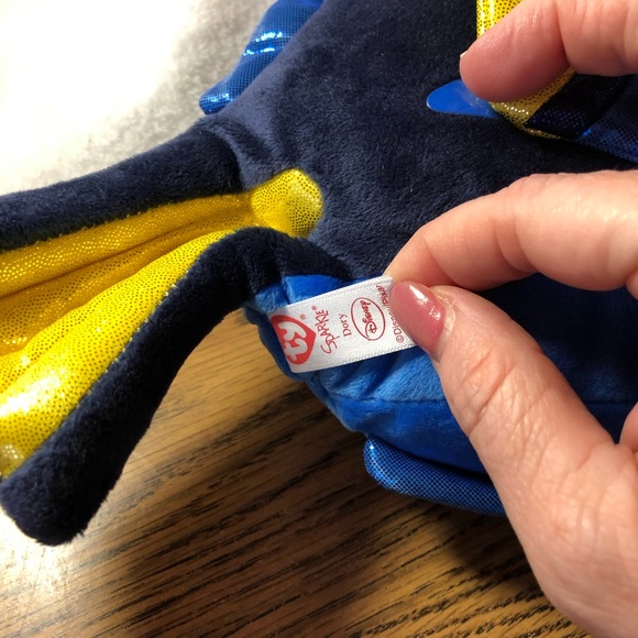 FINAL SALE- LEAVING CLOSET- NO FURTHER DISCOUNTS - Picture 7 of 8